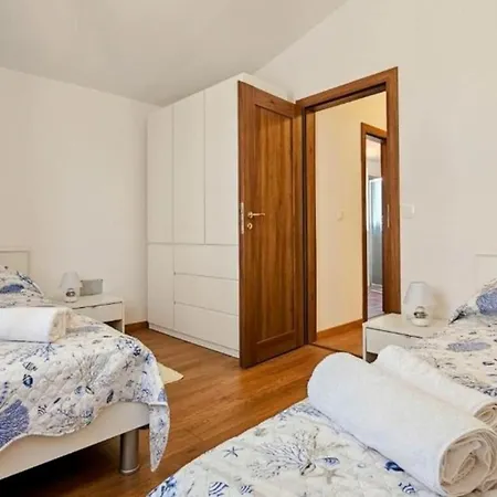 Marlene By Gasthuis Bužinija